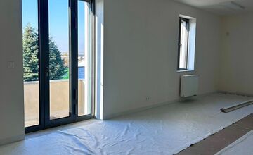 FOTO: Rekonštrukčné práce na kultúrnom centre Osveta v Leopoldova sú takmer u konca