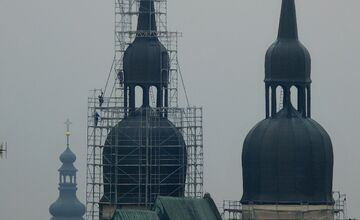 FOTO: Ľudia na Bazilike sv. Mikuláša vzbudili rozruch