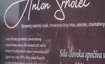 FOTO: V Skalici oficiálne otvorili novú autobusovú zastávku