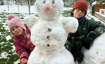 FOTO: Z prvého snehu v Trnave vzniklo hneď niekoľko snehuliakov