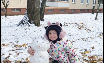 FOTO: Z prvého snehu v Trnave vzniklo hneď niekoľko snehuliakov