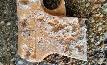 FOTO: Magnetfisherom sa z Trnávky podarili vytiahnuť zbrane