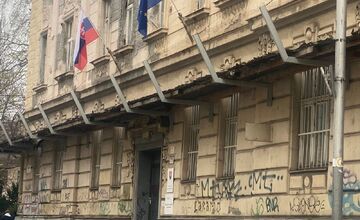 FOTO: Dáta bez pátosu upozorňujú na súkromné parkovisko pri Priori, zaplatíte 5 eur na hodinu