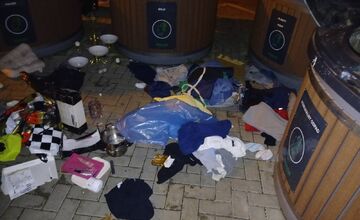 FOTO: Vyhádzané smetné koše sú žiaľ bežnou realitou v Trnave