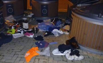 FOTO: Vyhádzané smetné koše sú žiaľ bežnou realitou v Trnave