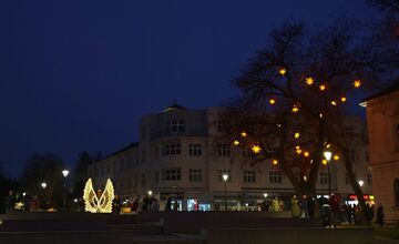 FOTO: Trnava žiari predvianočnou atmosférou, pozrite na tú výzdobu
