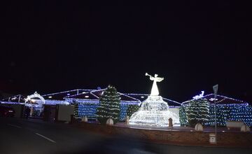 FOTO: V Seredi sa rozžiaril legendárny dom