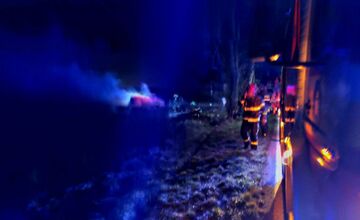 FOTO: Dopravná nehoda s následným požiarom v Dvorníkoch