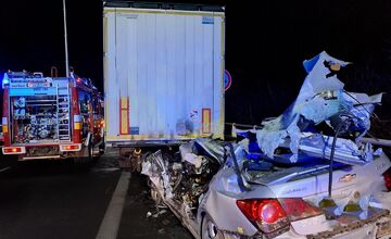 FOTO: Vážna nehoda v Kútoch, auto zostalo na šrot