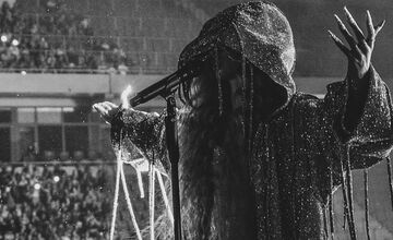 FOTO: Speváčka Sima počas koncertu v Trnave