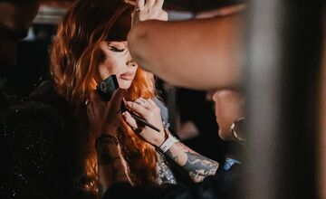 FOTO: Speváčka Sima počas koncertu v Trnave