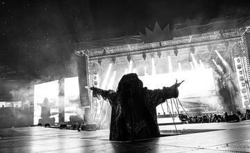 FOTO: Speváčka Sima počas koncertu v Trnave