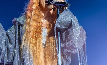 FOTO: Speváčka Sima počas koncertu v Trnave