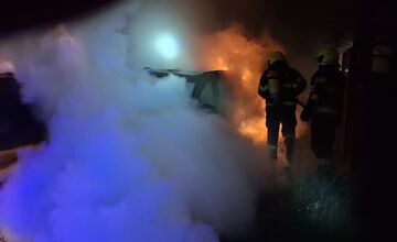 FOTO: Požiar auta v Dunajskej Strede