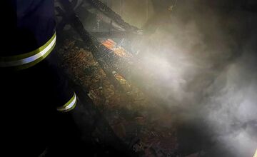 FOTO: V Gbeloch horel letný domček, na pomoc prišli viaceré hasičské posádky