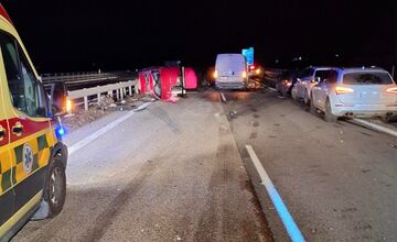 FOTO: Večerná nehoda na rýchlostnej ceste R1