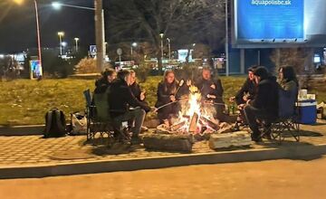 FOTO: Trnavčanov zaskočila opekačka na kruhovom objazde