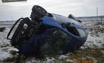 FOTO: Na cestách sa šmýkalo a to najmä opitým