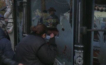 FOTO: Piešťany zažili netradičný pohreb rómskeho vajdu