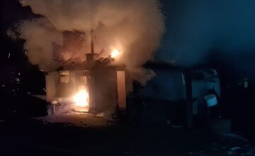FOTO: Požiar letnej kuchyne v obci Čáry