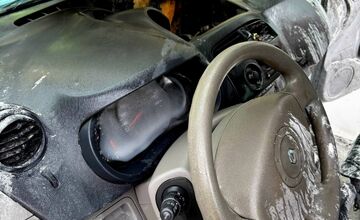 FOTO: Požiar auta v obci Dolné Dubové