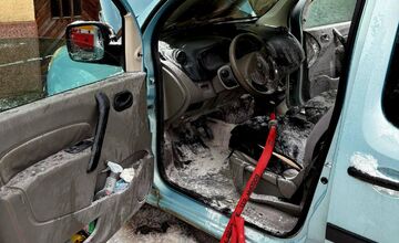 FOTO: Požiar auta v obci Dolné Dubové