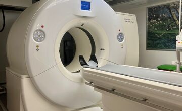 FOTO: Pacientov skalickej nemocnice prekvapil nevídaný príves kamiónu. Čo v ňom je?