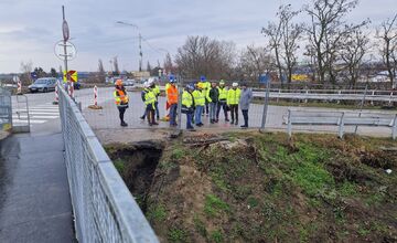 FOTO: Most v Seredi napreduje podľa plánu