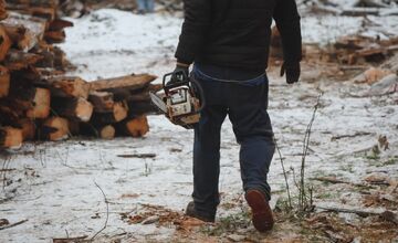 FOTO: Dobrovoľníci zo Sokoloviec a okolia pomáhajú rekonštruovať miestny kaštieľ