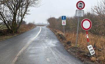 FOTO: Kamión uviaznutý na cyklotrase