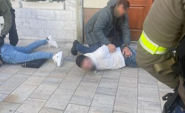 FOTO: Polícia zasahovala voči korupcii pri vybavovaní dokladov cudzincom