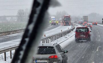 FOTO: Vážna nehoda na R1 za Sereďou