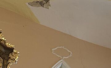 FOTO: Sobotné zemetrasenie poškodilo 350-ročný kostol v Báči