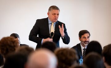 FOTO: Robert Fico na diskusii v Trnave