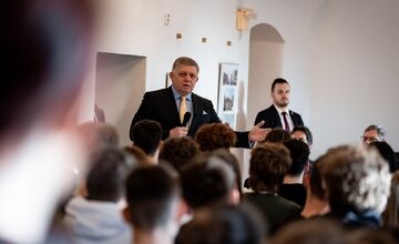 FOTO: Robert Fico na diskusii v Trnave