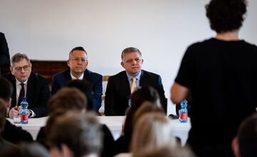 FOTO: Robert Fico na diskusii v Trnave