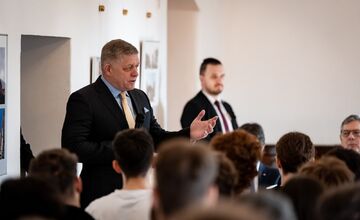 FOTO: Robert Fico na diskusii v Trnave