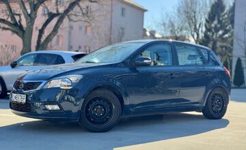 FOTO: Štát predáva autá. Fabie za pár stoviek aj drahšie Kie