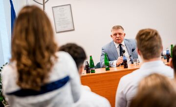 FOTO: Diskusia Roberta Fica so študentmi na Záhorí