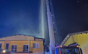 FOTO: Požiar haly v Moravskom Svätom Jáne