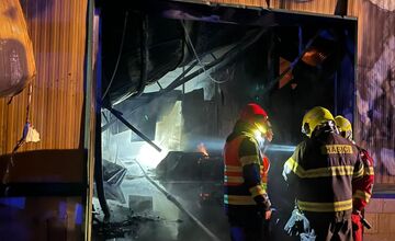 FOTO: Požiar haly v Moravskom Svätom Jáne