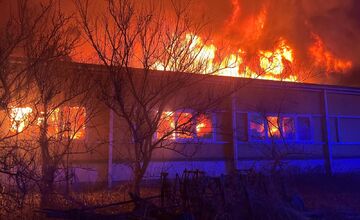 FOTO: Požiar haly v Moravskom Svätom Jáne