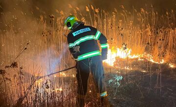 FOTO: Požiar suchého porastu v Kamennom mlyne