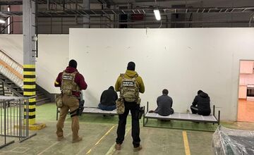 FOTO: V okresoch Topoľčany a Trnava prebehol obrovský zásah colníkov, odhalili nelegálnu výrobňu cigariet