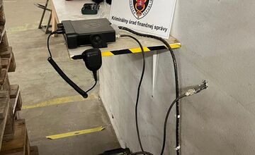 FOTO: V okresoch Topoľčany a Trnava prebehol obrovský zásah colníkov, odhalili nelegálnu výrobňu cigariet