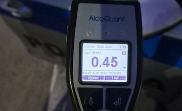 FOTO: Ranná kontrola na D2 odhalila opitých vodičov