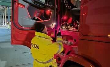 FOTO: Ranná kontrola na D2 odhalila opitých vodičov