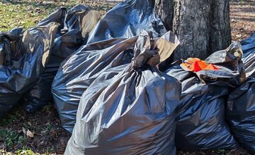 FOTO: Trnavčania sa spojili pre dobrú vec - upratali okolie Kamenného mlyna