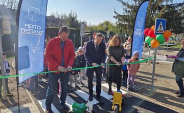 FOTO: Malí vodiči sadli za volant. V Piešťanoch otvorili moderné dopravné ihrisko pre deti