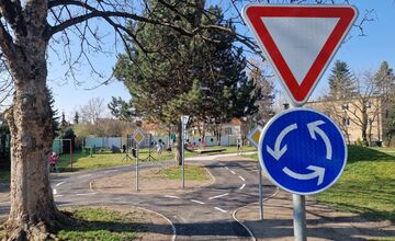 FOTO: Malí vodiči sadli za volant. V Piešťanoch otvorili moderné dopravné ihrisko pre deti